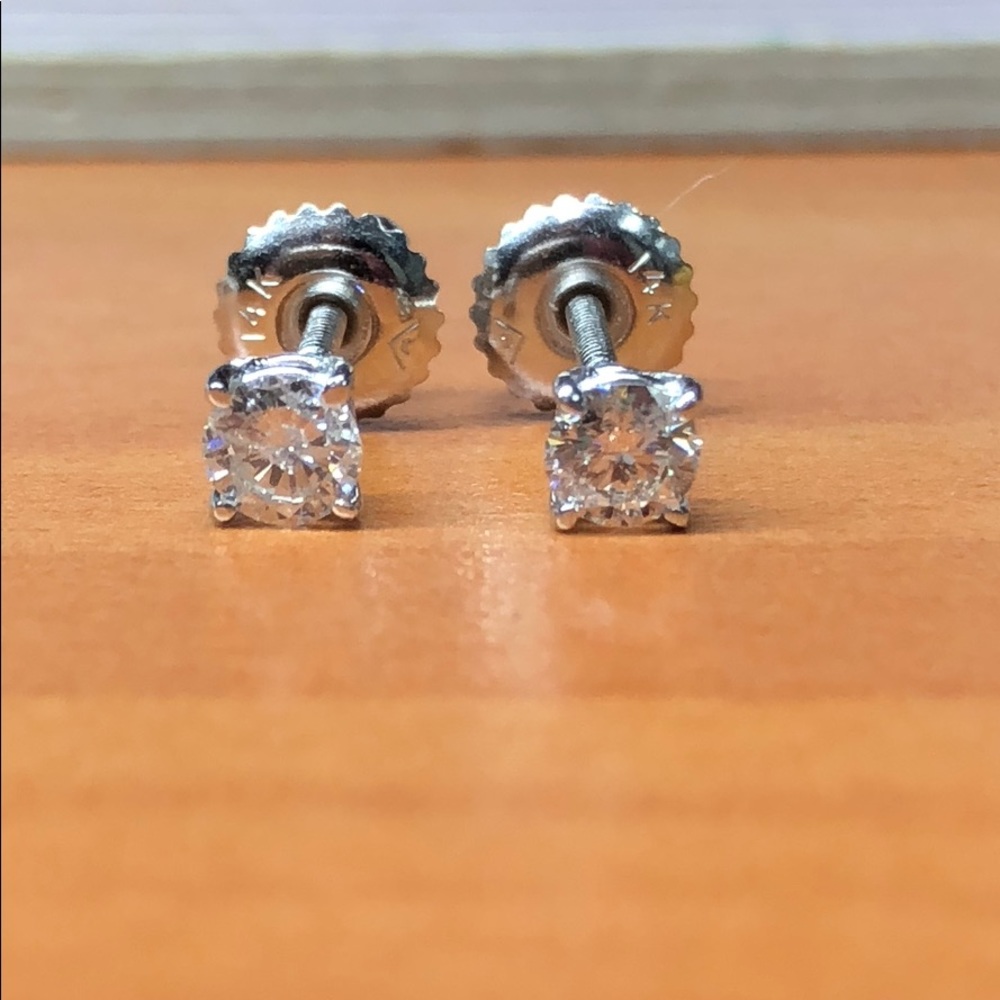 14kt White Gold Diamond Studs Earrings